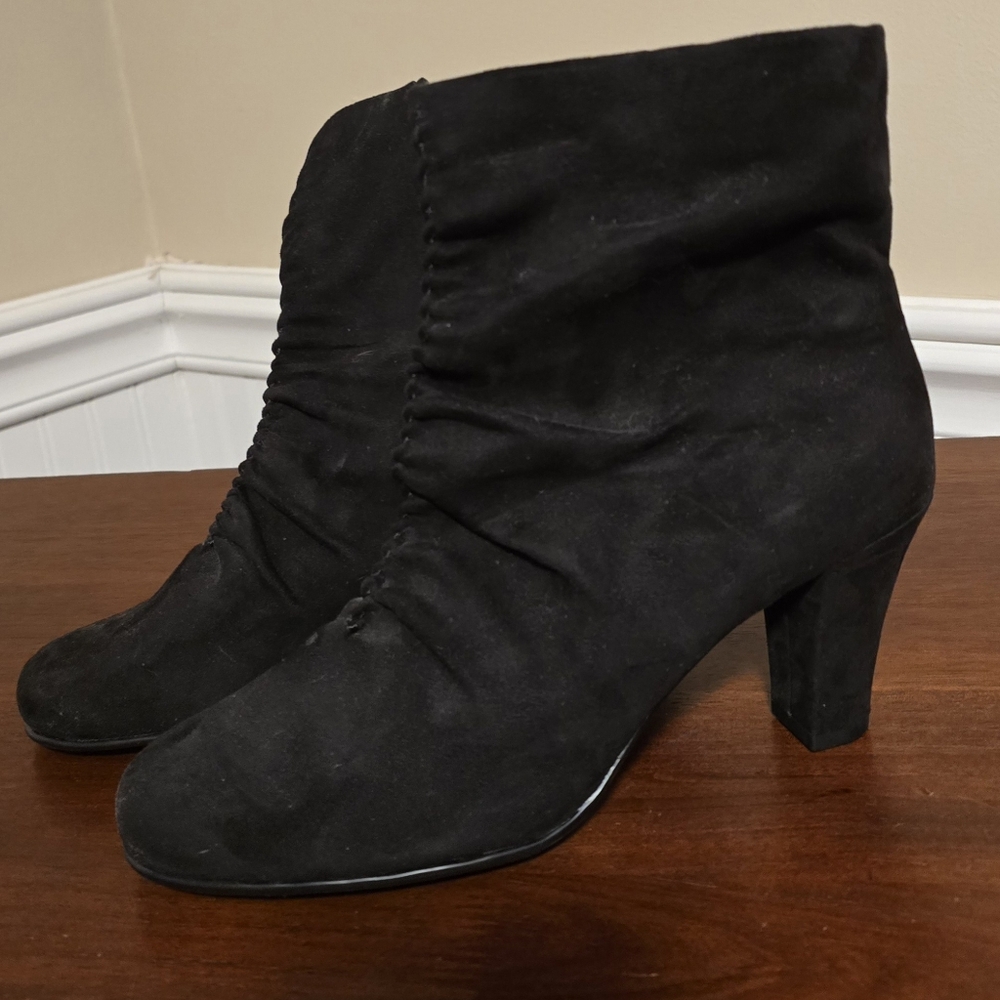 Black suade ankle books 8.5 women's